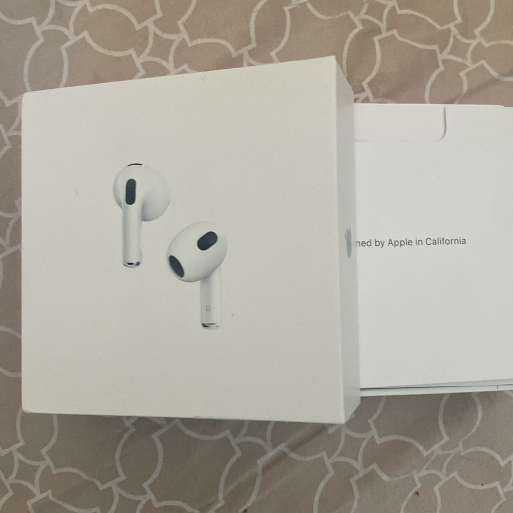 AirPods Gen 3

NO PODS JUST CASE!!!